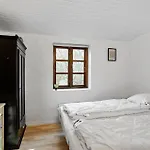 4 Bedroom Awesome In Hébergement de vacances *