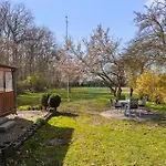 4 Bedroom Awesome In Hébergement de vacances *