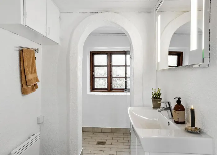 4 Bedroom Awesome In *